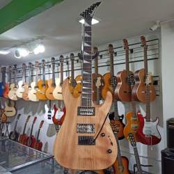 GUITARRA ELÉCTRICA JACKSON...